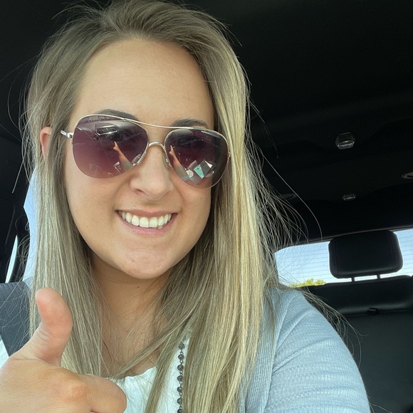 Meet your Posher, Jacquelyn - Picture 1 of 2